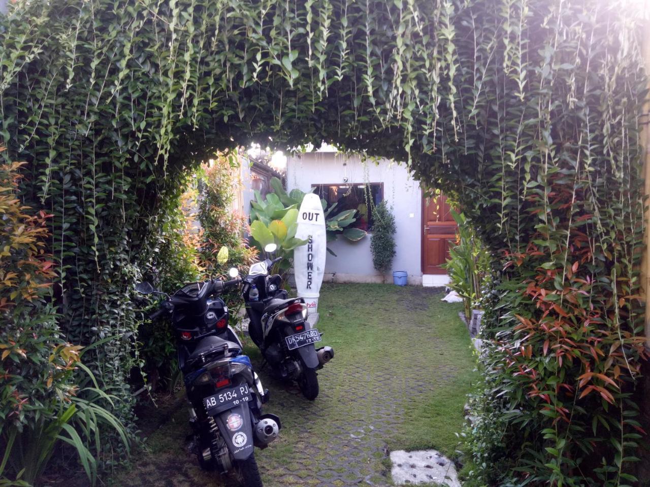 Andy Guesthouse Canggu Eksteriør billede